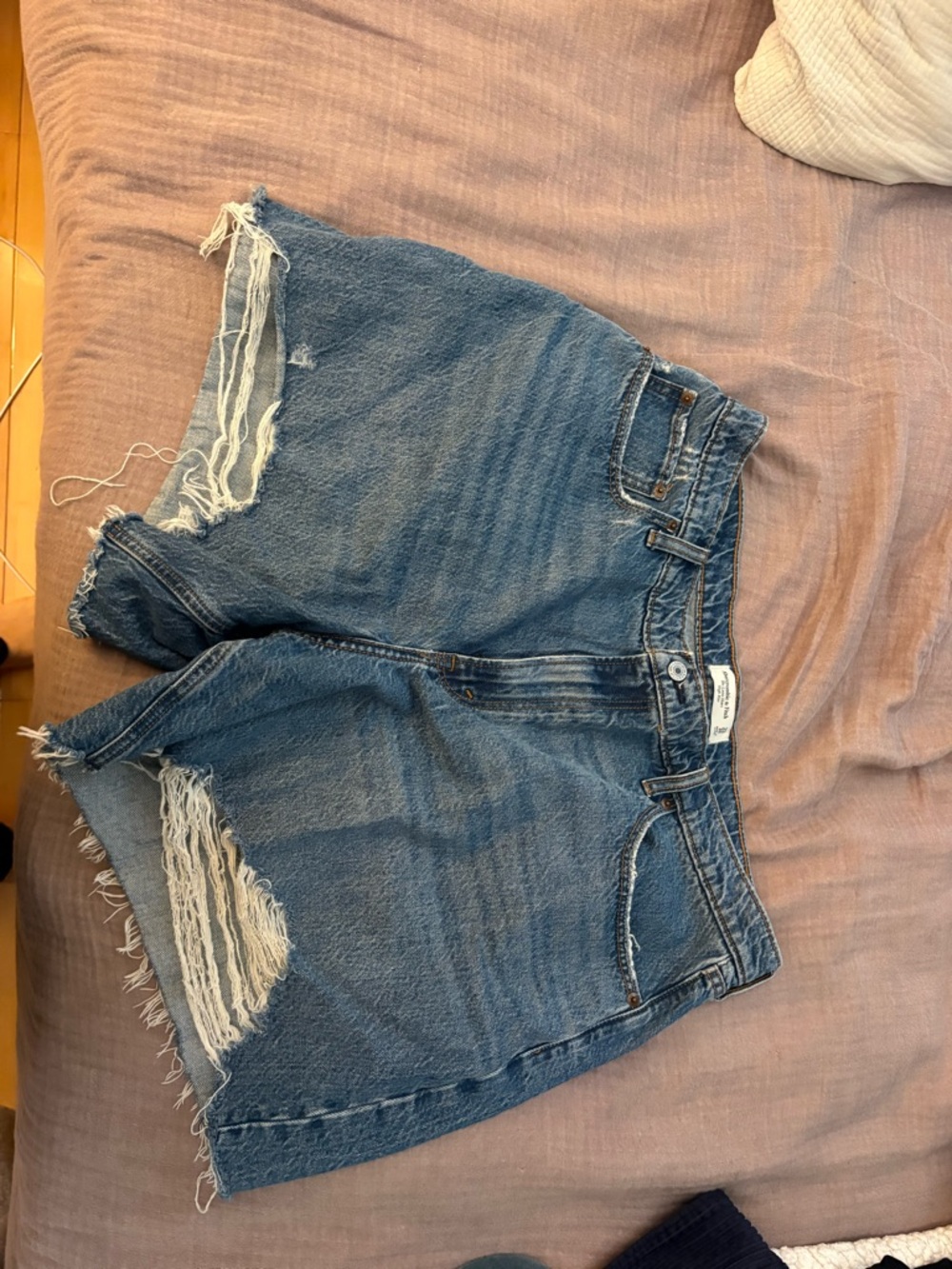 Abercrombie & Fitch the loose short high rise size 33/16